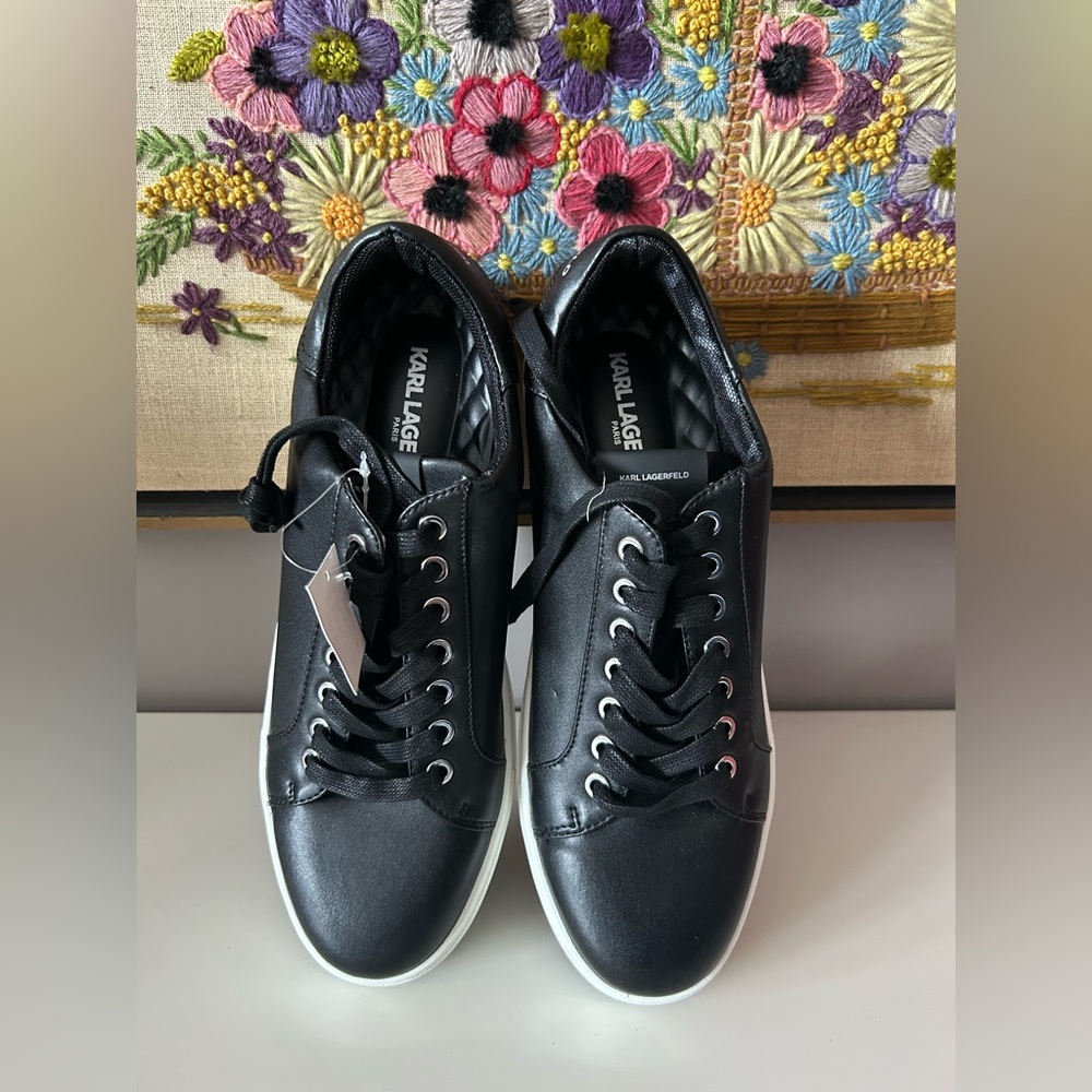 NWT Karl Lagerfeld Size 10 shoes. Black